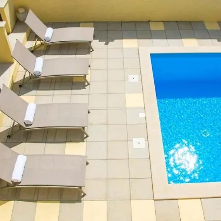 Lovely 1 1-Bed Appartment Villa In Porec *
