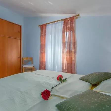 Lovely 1 1-Bed Appartment Villa In Porec Apartamento *