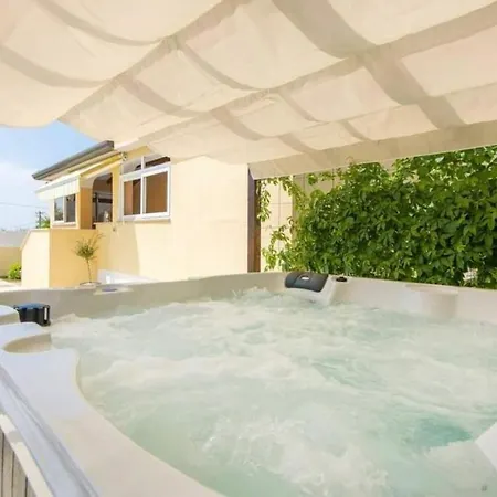 Lovely 1 1-Bed Appartment Villa In Porec *